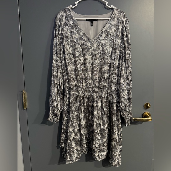 NWT White House Black Market Black, Gray, and Silver Long Sleeve Dress Size L - Picture 3 of 11
